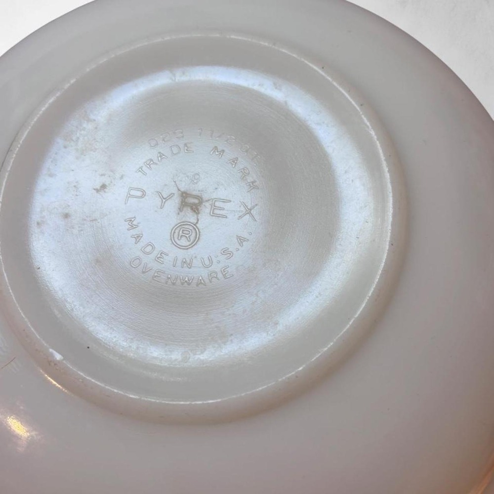 Vintage Pyrex White Milk Glass Casserole Baking Dish 023 1.5 Qt Tab Handles - Picture 7 of 8